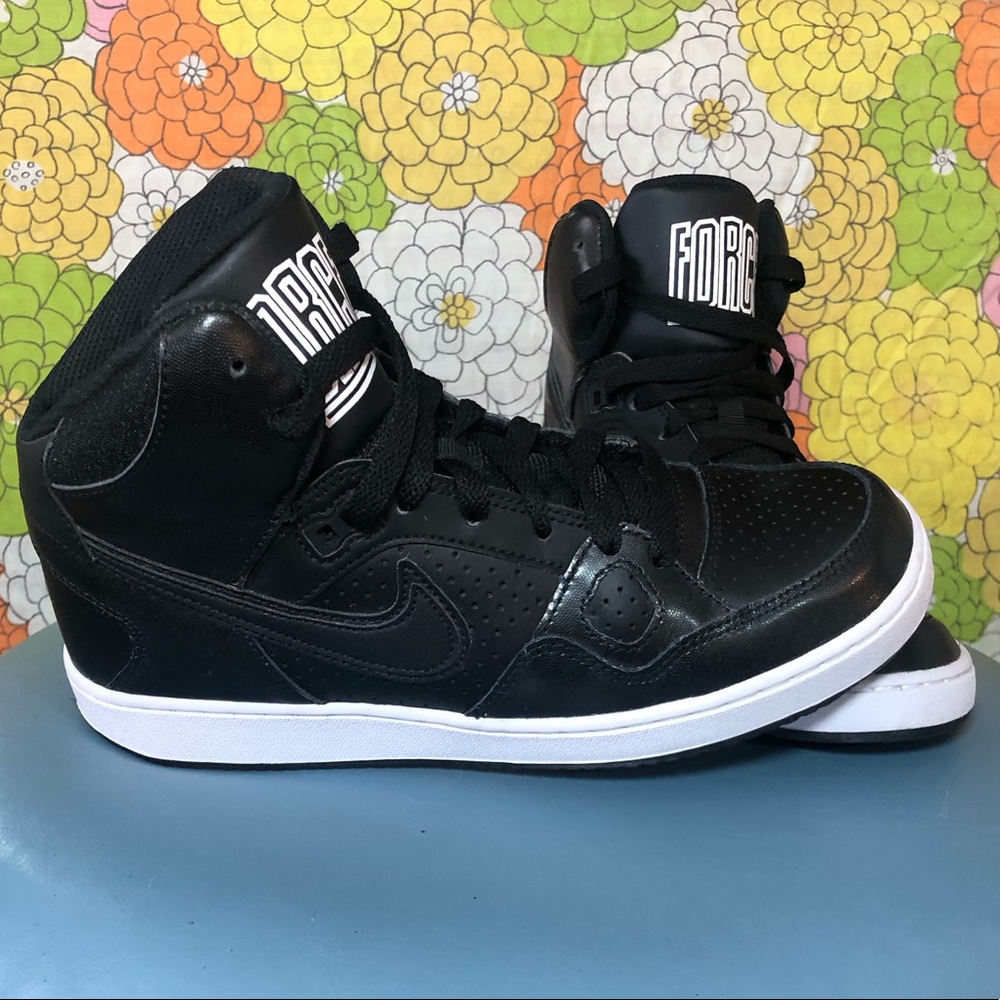 Nike Son of Force Mid Women’s Shoes